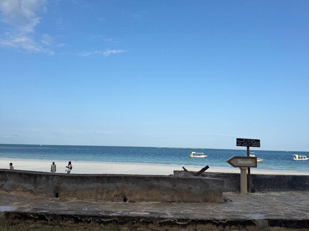 海王星村庄滩度假水疗酒店主图