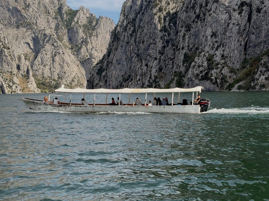 Komani Lake By Wild Tour Albania-Koman必去景点