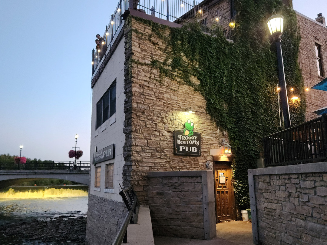 Froggy Bottoms River Suites主图