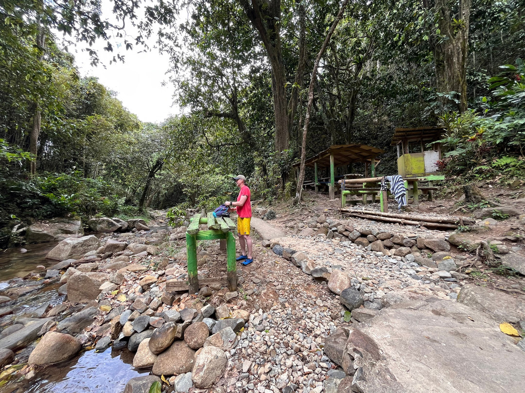 Biausevu Waterfall-辛加东卡必去景点