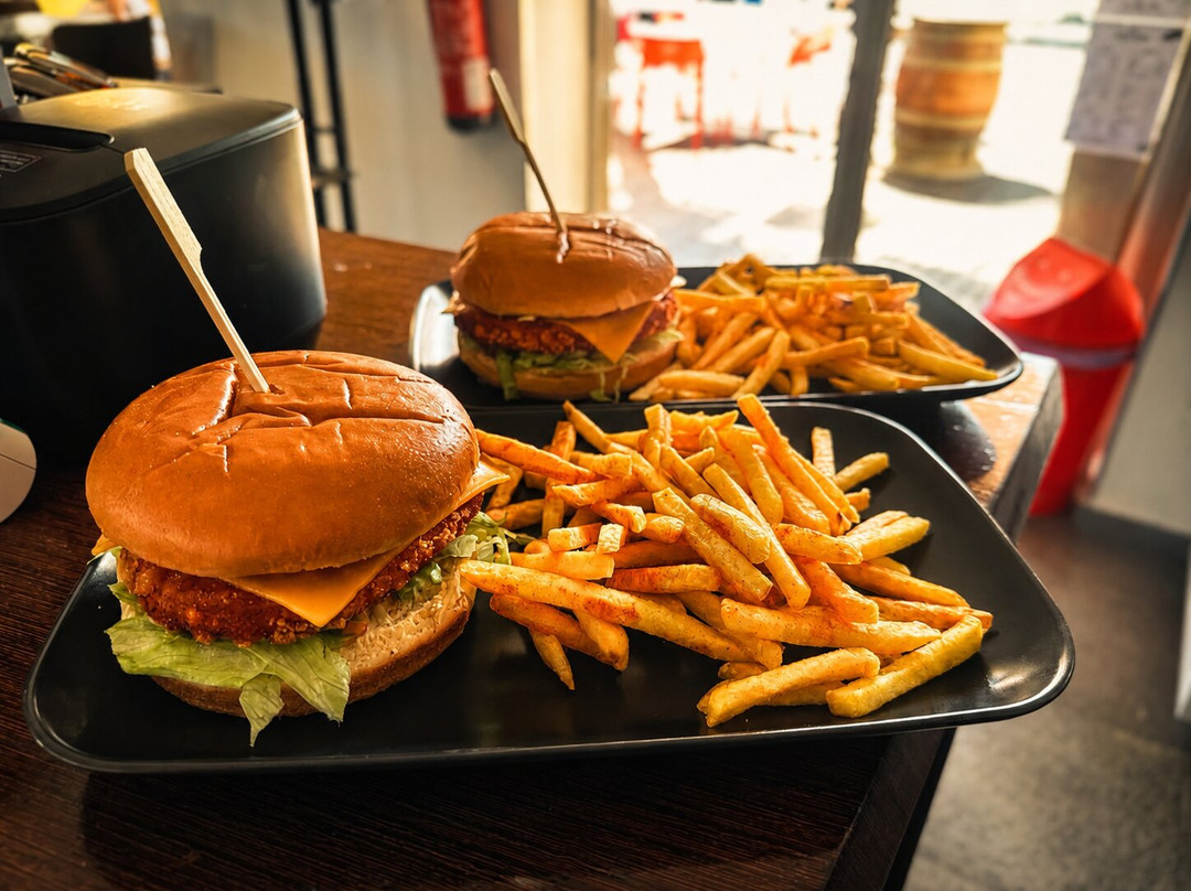 Brisa Bar & Kitchen