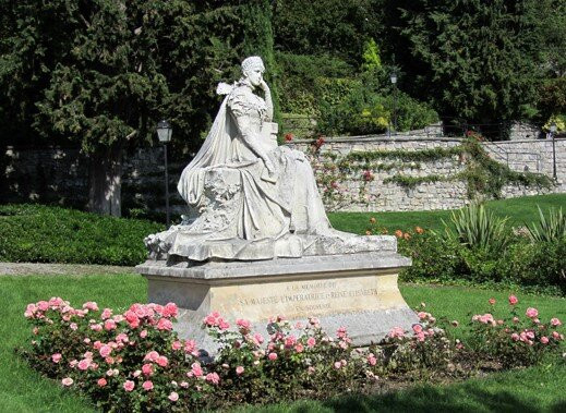 Marble statue of Empress Elisabeth景点图片