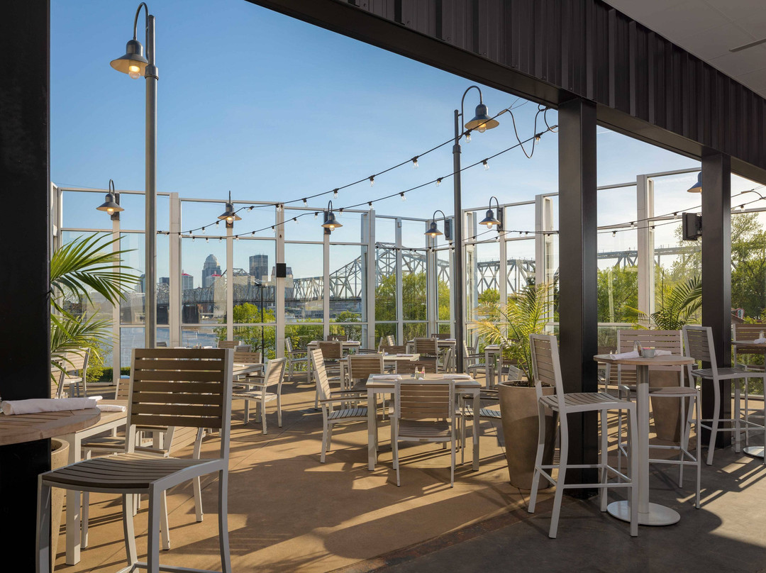 Sheraton Louisville Riverside Hotel主图