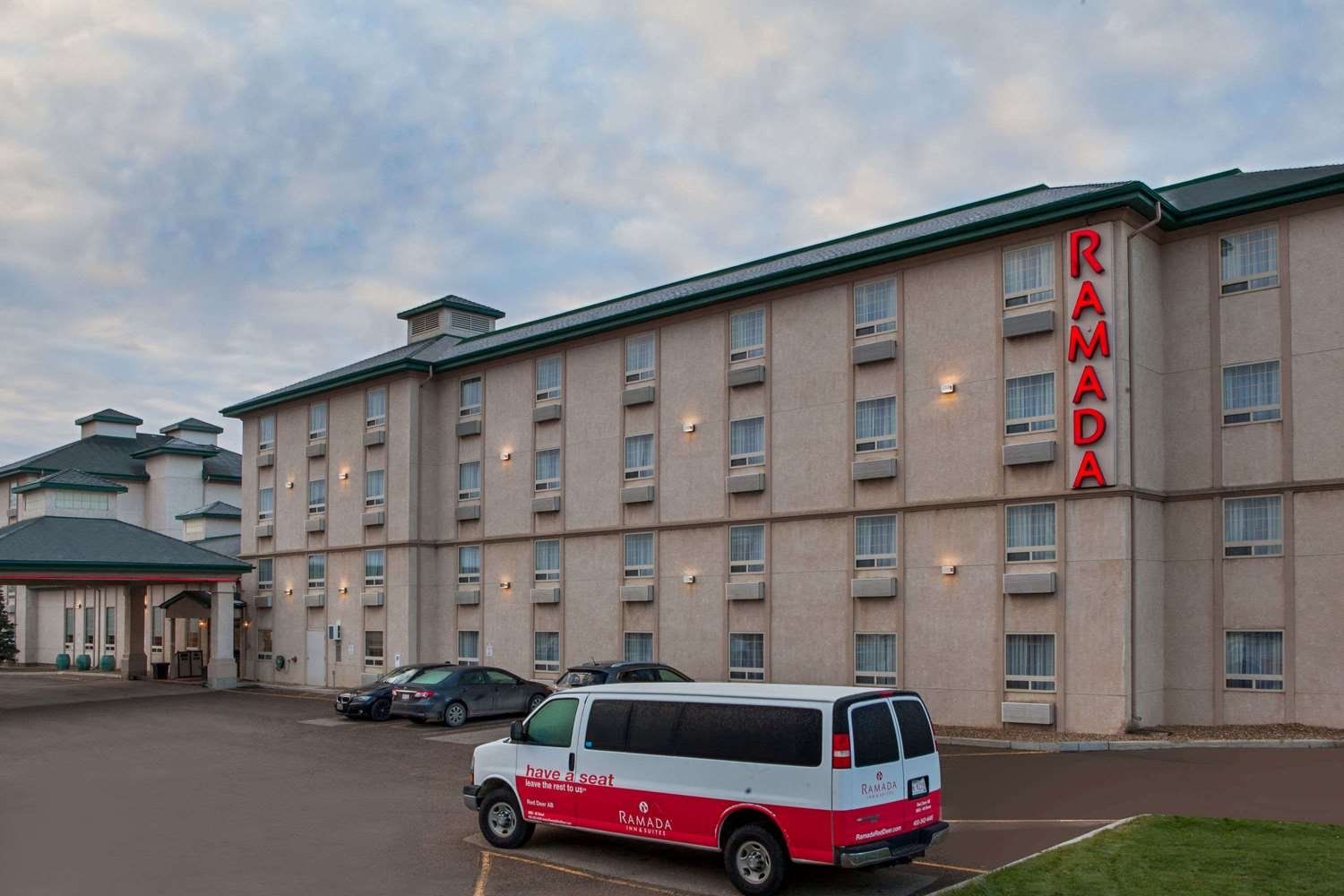Ramada by Wyndham Red Deer Hotel and Suites-官方