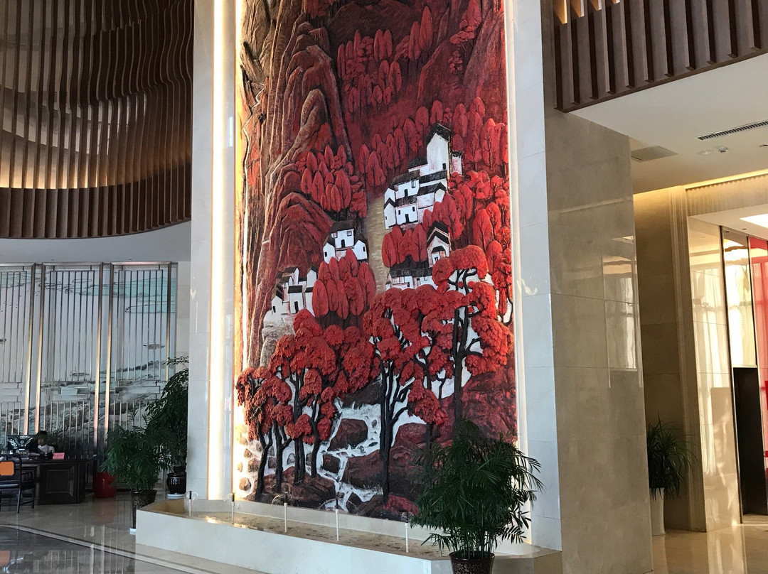 万山红酒店主图