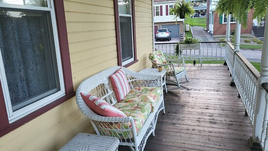 The Gingerbread House B and B主图