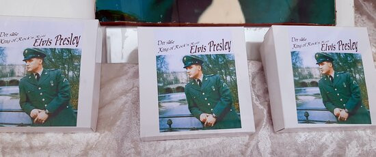 Elvis Presley Statue