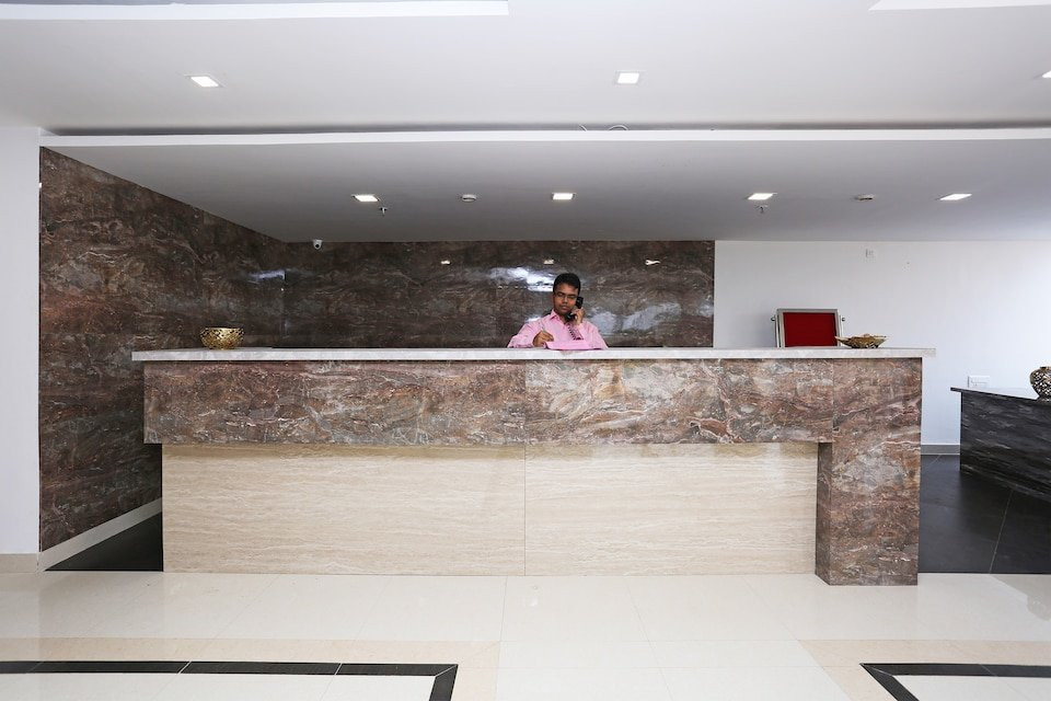 Capital O 18826 Hotel Emerald主图