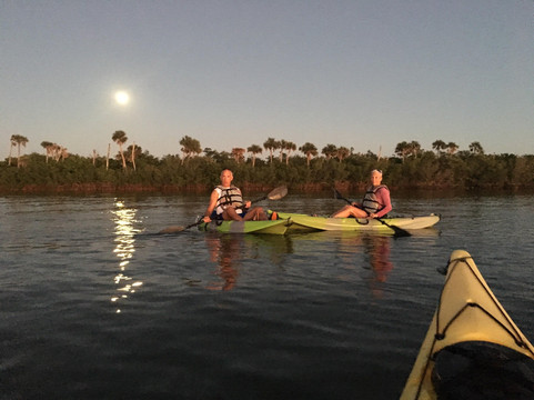 Surfside Grill & Adventures-Melbourne Beach必去景点