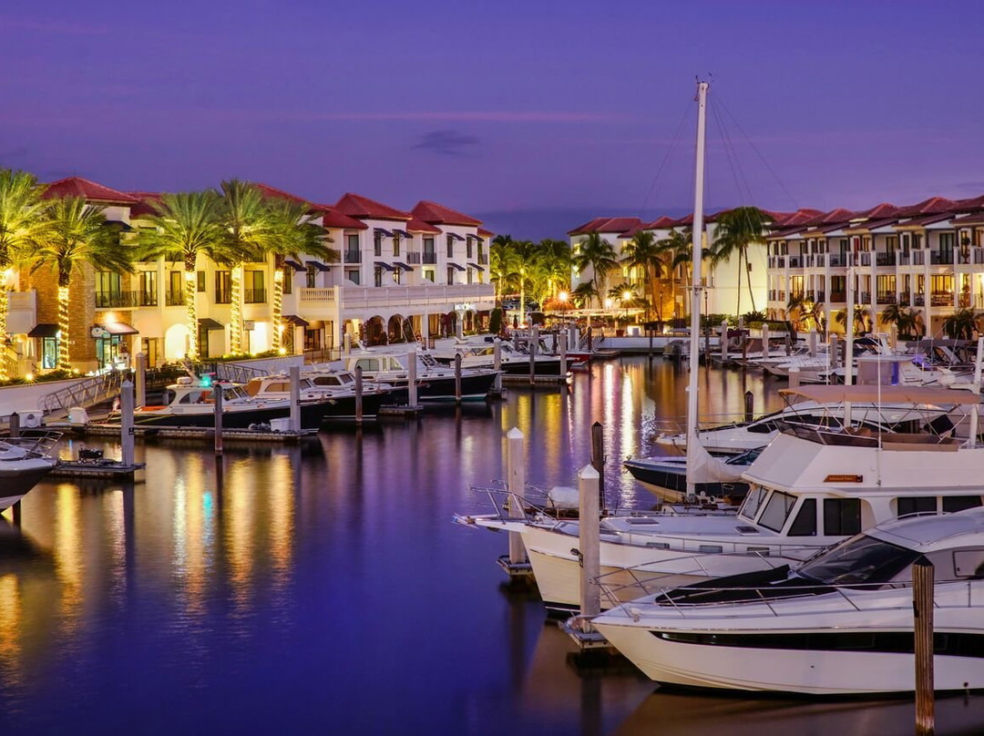 那不勒斯海湾度假酒店主图