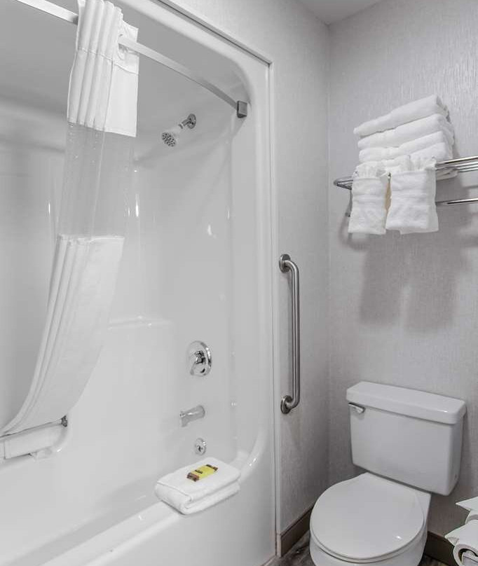 Best Western Plus Berkshire Hills Inn & Suites主图