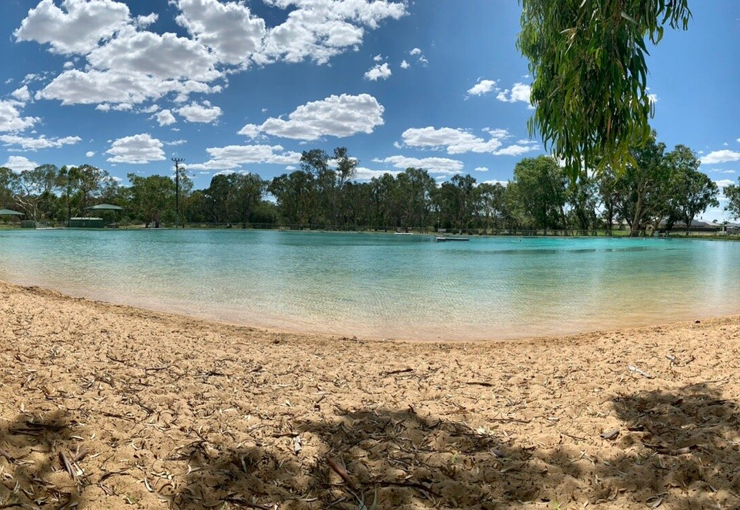 Naracoorte Swimming Lake景点图片