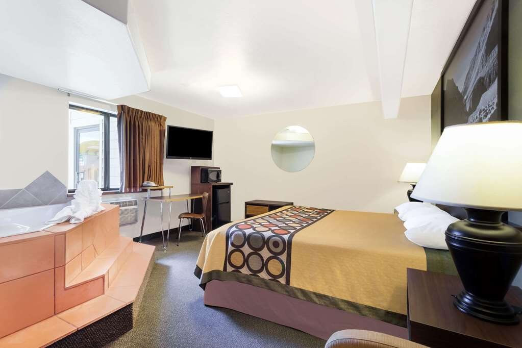 Super 8 by Wyndham Livingston主图