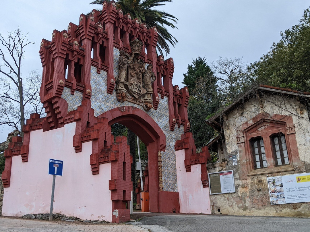 Puerta De La Universidad Pontificia景点图片