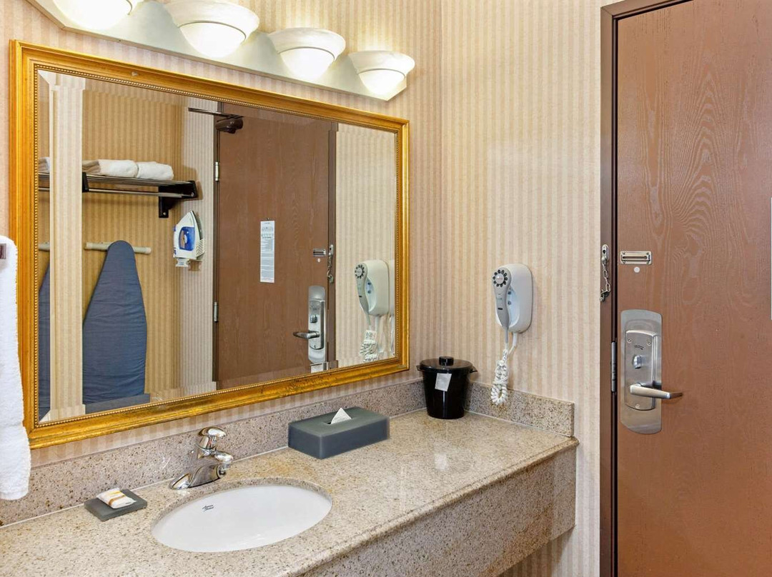 La Quinta Inn & Suites by Wyndham Stevens Point主图