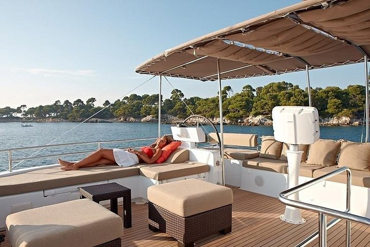 Board a Boat-拿骚必去景点