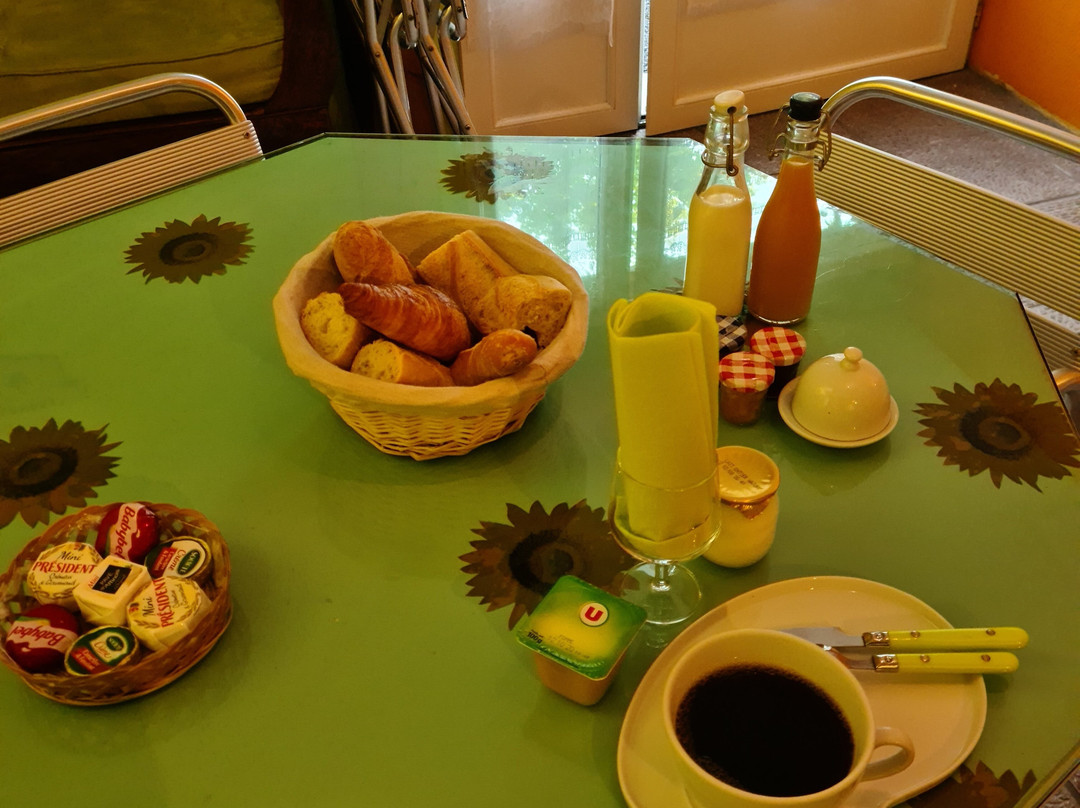 Au Grillon Dort主图