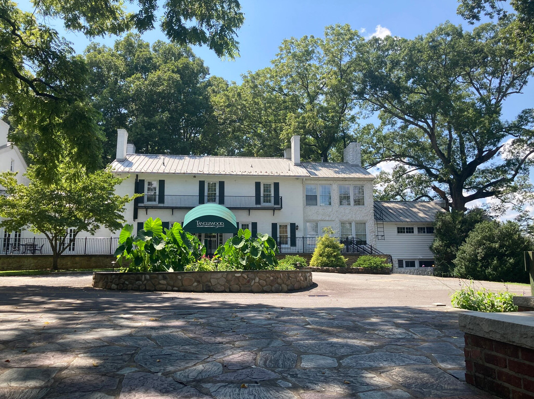 Tanglewood Manor House Bed and Breakfast主图