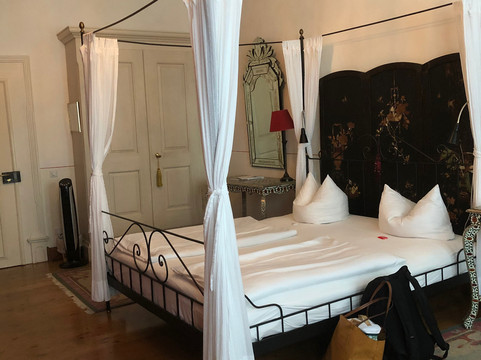 奥尔菲酒店 - 大屋主图