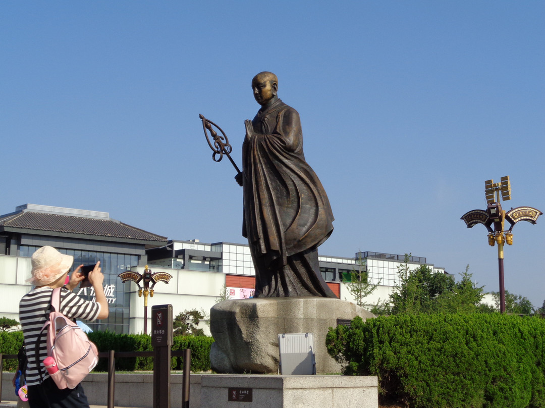 玄奘法师铜像-西安市必去景点