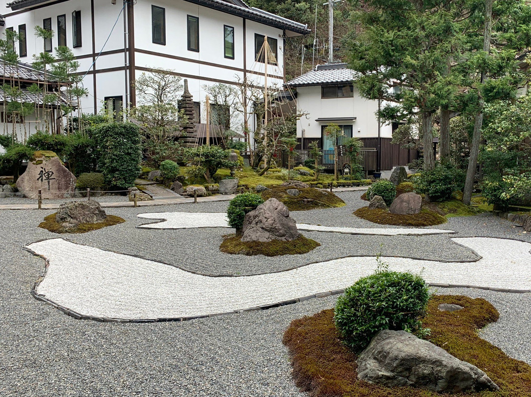 Gokurakuji Temple-丰冈市必去景点