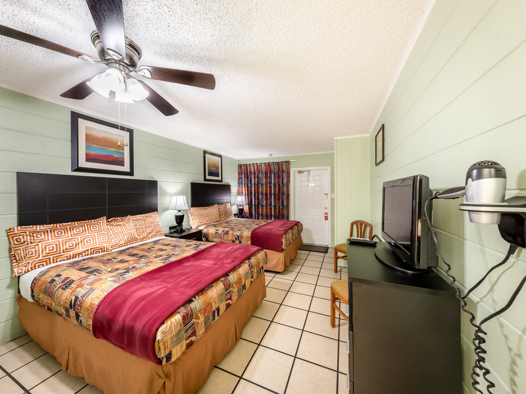 Sunshine Inn & Suites主图