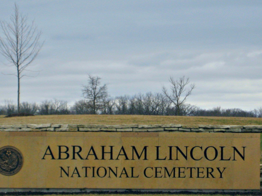 Abraham Lincoln National Cemetery景点图片