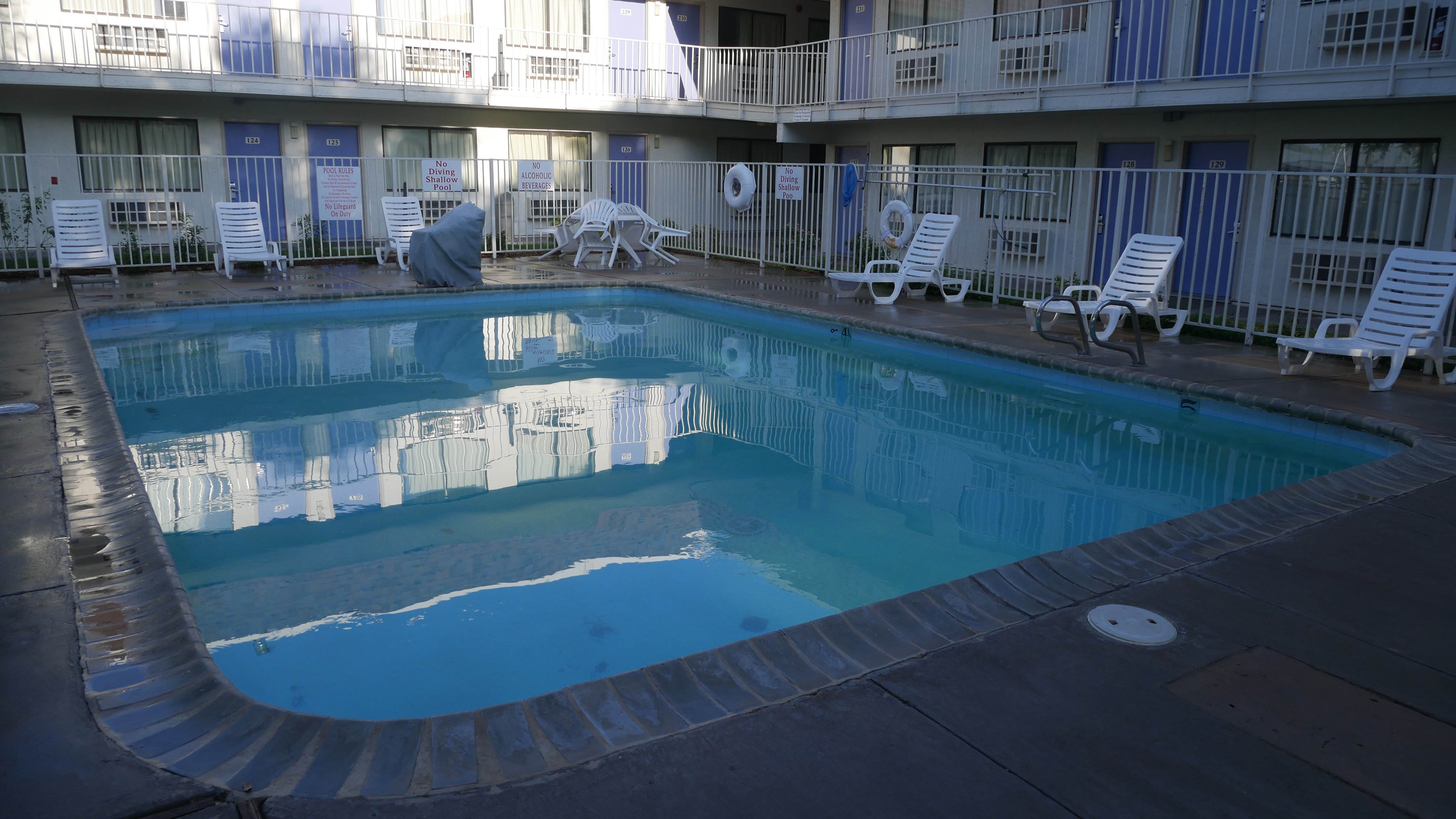 Motel 6 Del Rio-泳池