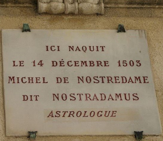 Fontaine Nostradamus景点图片