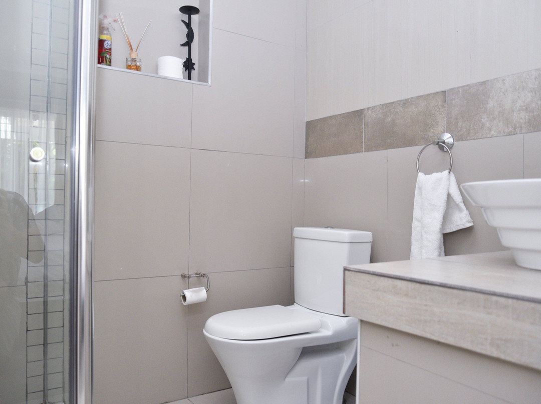 Sunset Decks Guesthouse主图