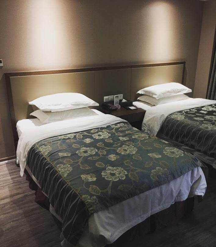 紫百合酒店主图