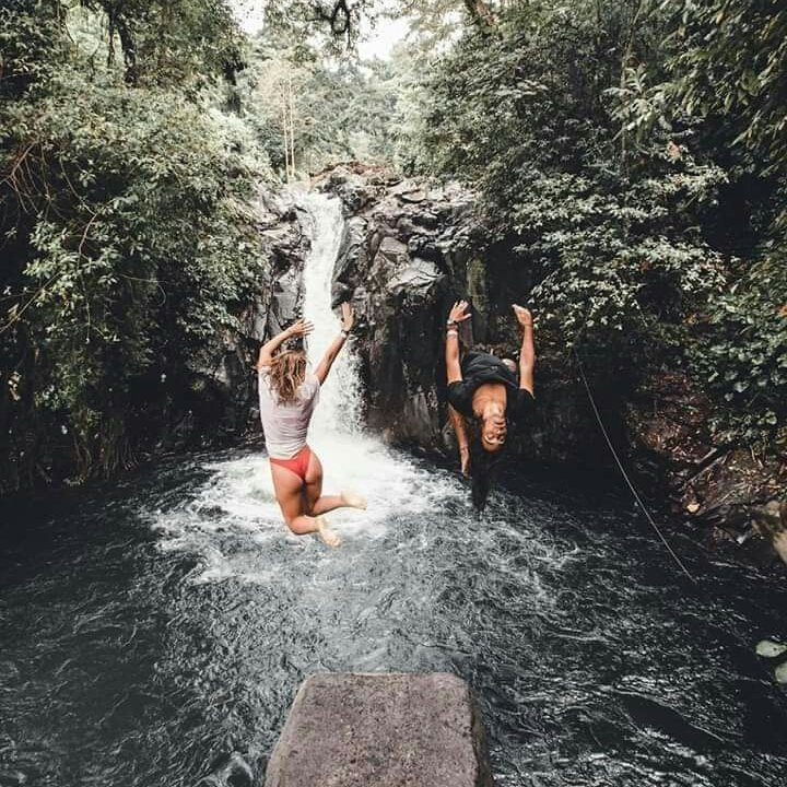 Aling-Aling Waterfall景点图片