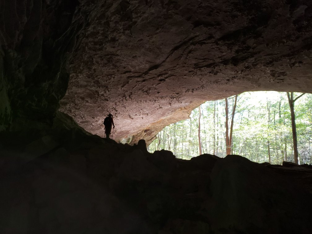 Indian Rockhouse Trail景点图片