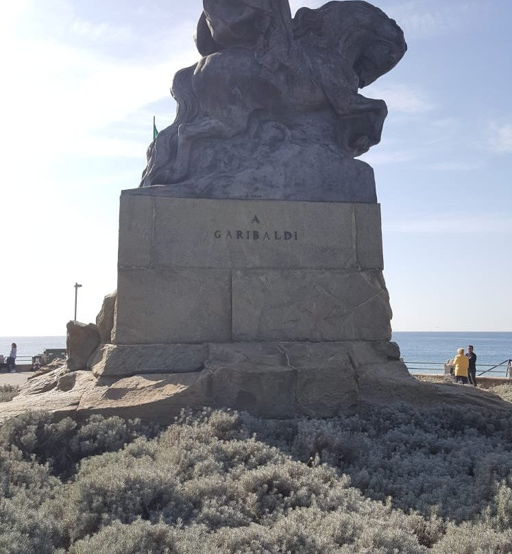 Monumento a Garibaldi-萨沃纳必去景点