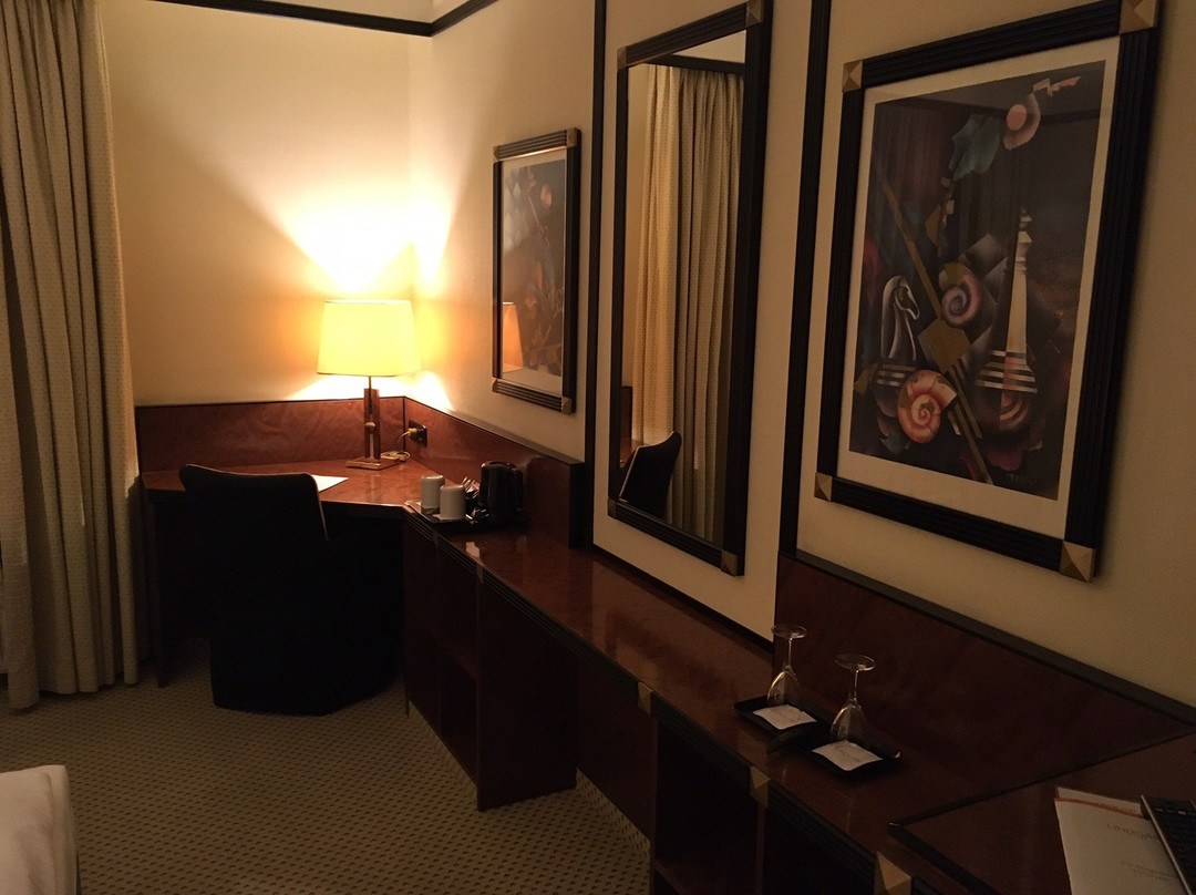 明登假日酒店主图