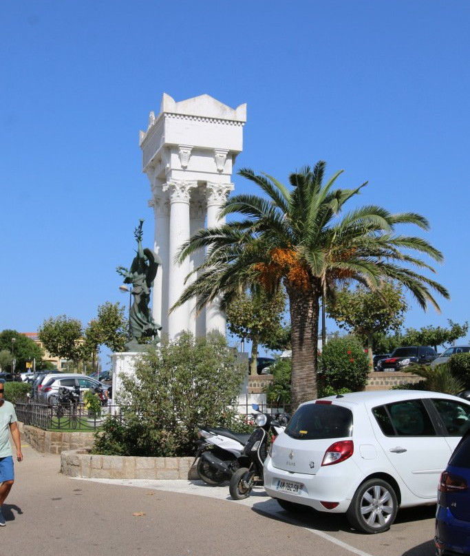 Monument aux Morts-卡尔维必去景点