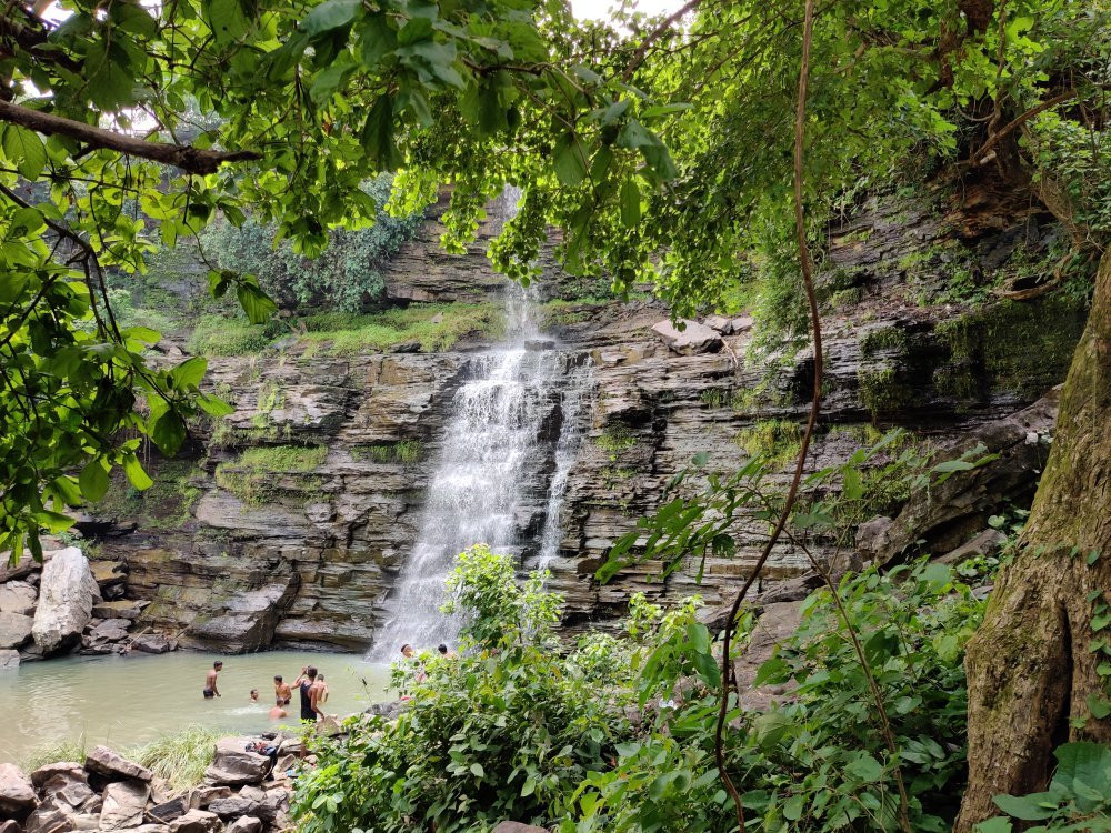 Dhaskund Waterfall景点图片