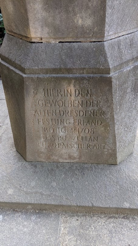 Böttger Denkmal-德累斯顿必去景点