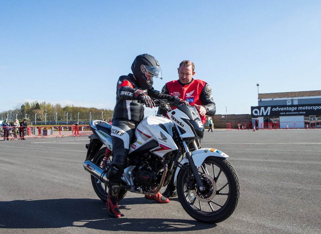 Honda Ron Haslam Race School-多宁顿城堡必去景点