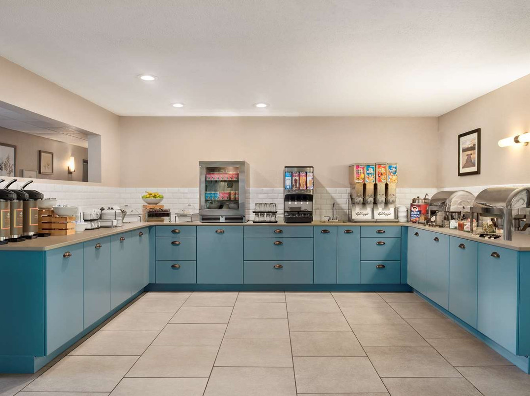 Country Inn & Suites by Radisson, Decorah, IA主图