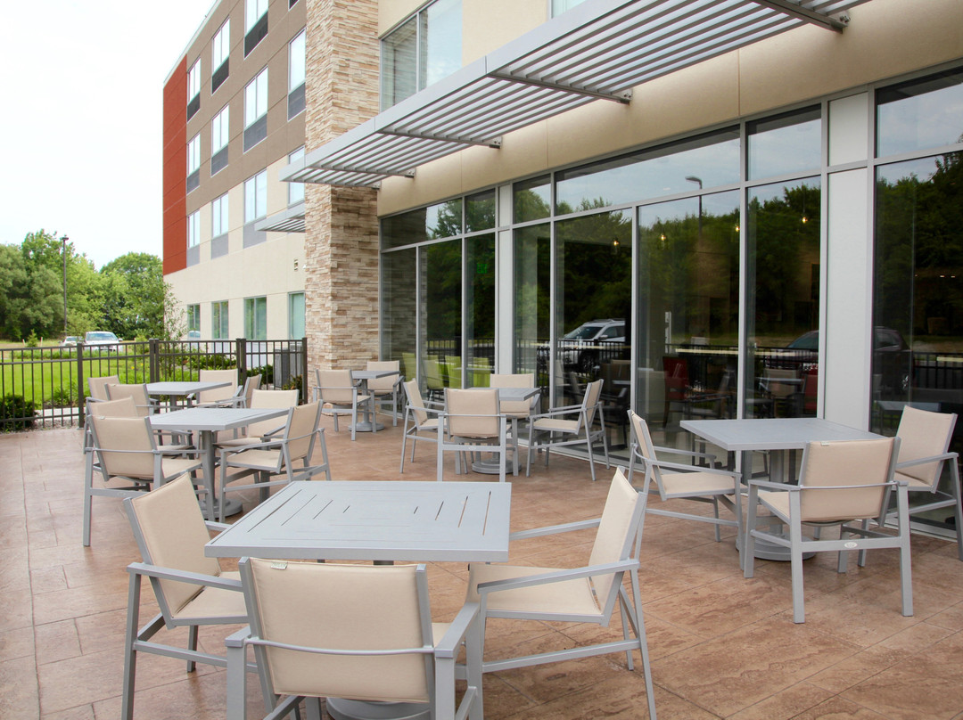 Holiday Inn Express & Suites Oswego By IHG主图