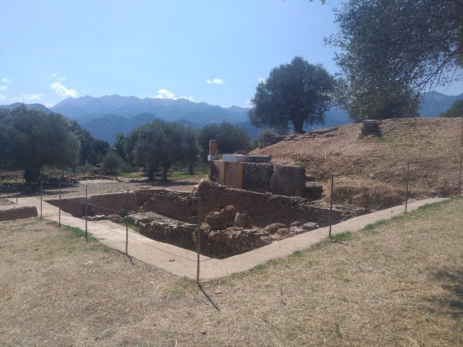 Acropolis and Ancient Theater-Sparta必去景点