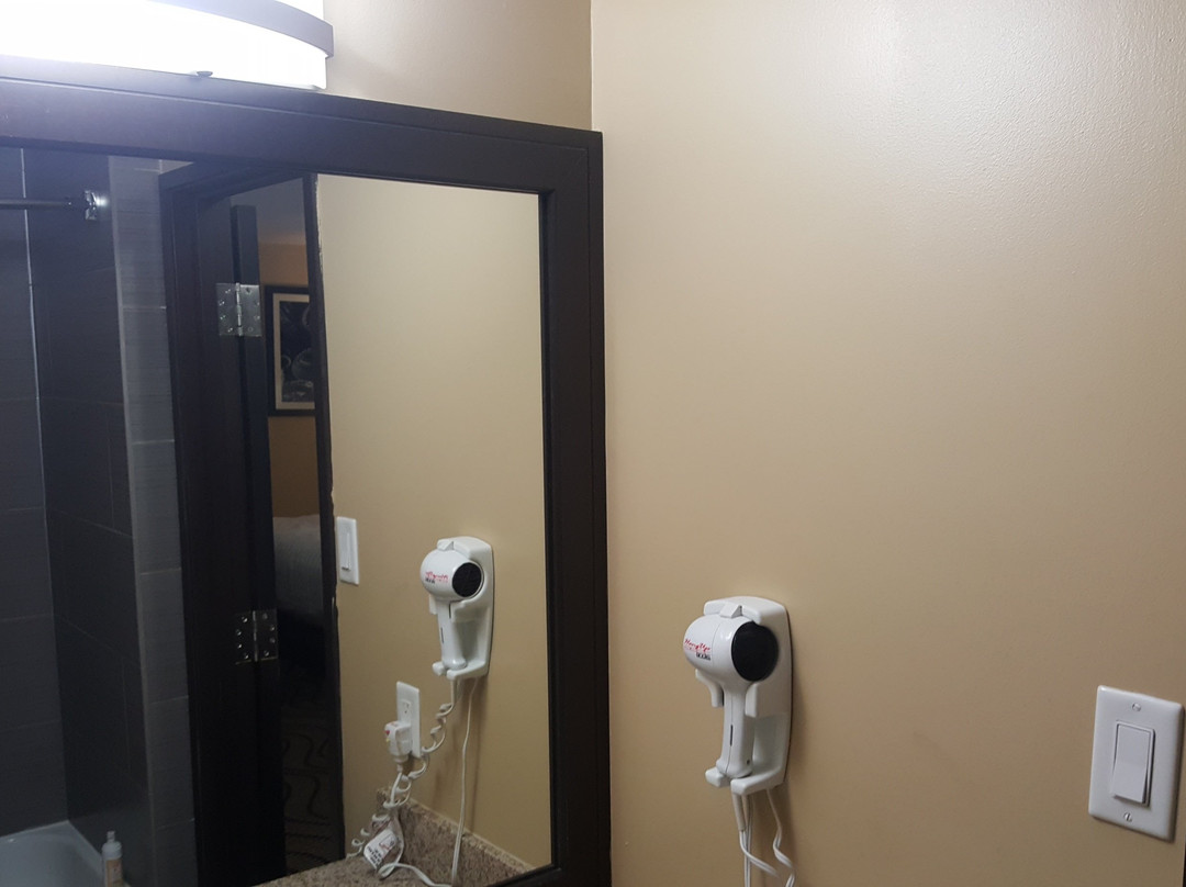 La Quinta Inn & Suites Oshawa主图