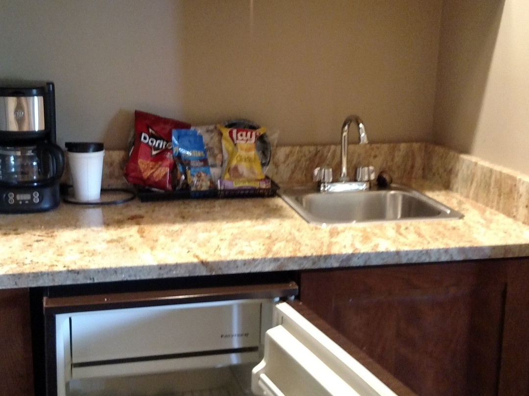 Bass Lake Taverne & Inn主图