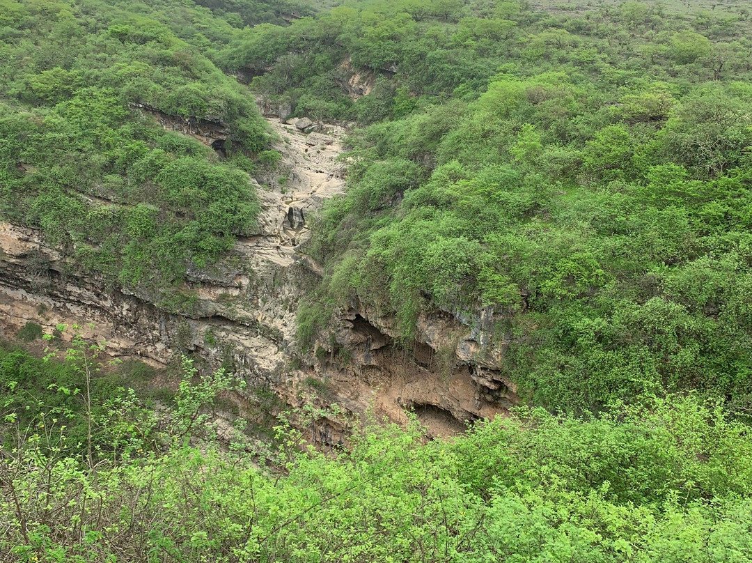 Teeq Cave and Tawi Ateer Sinkhole景点图片