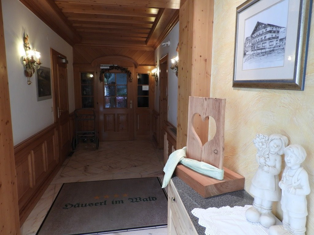 Landhotel Haeuserl im Wald主图
