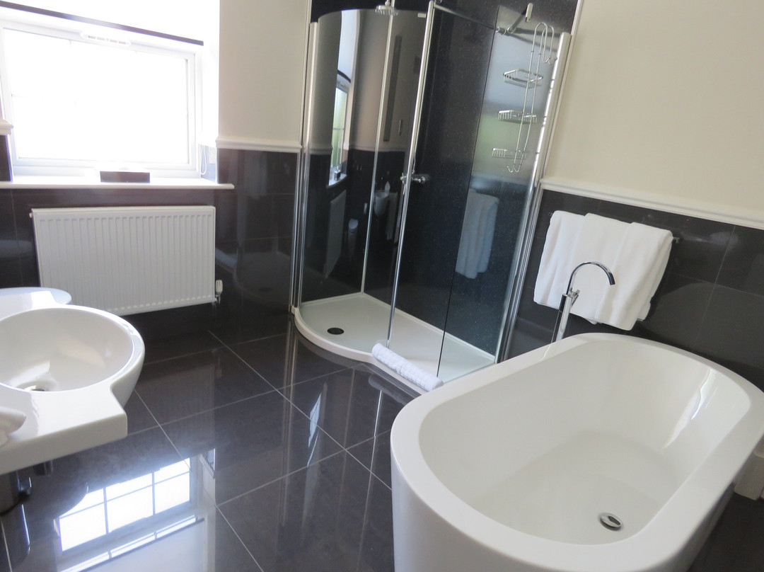 Hemswell Court主图