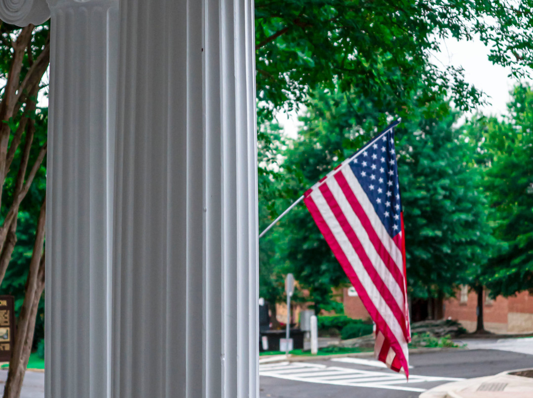 The James Madison Inn主图