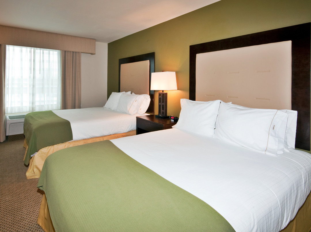 德威特快捷假日&套房酒店（锡拉丘兹）主图