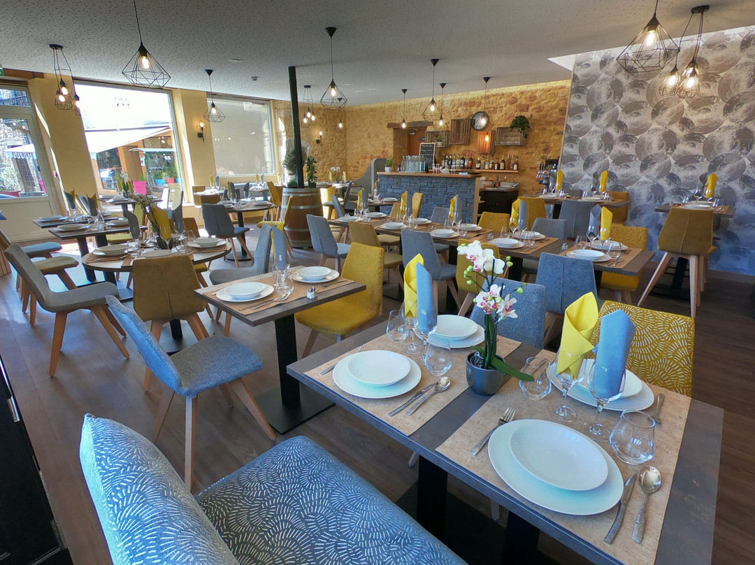 Hôtel-Restaurant Le Home au Père William主图